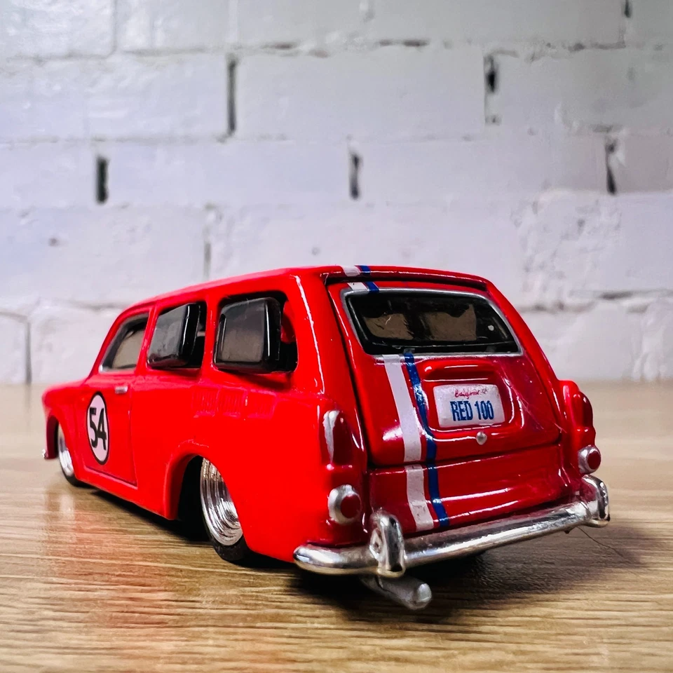 Maisto All Stars 1967 Volkswagen VW 1600 Squareback Red Real Riders 1:64 - Image 4 of 4