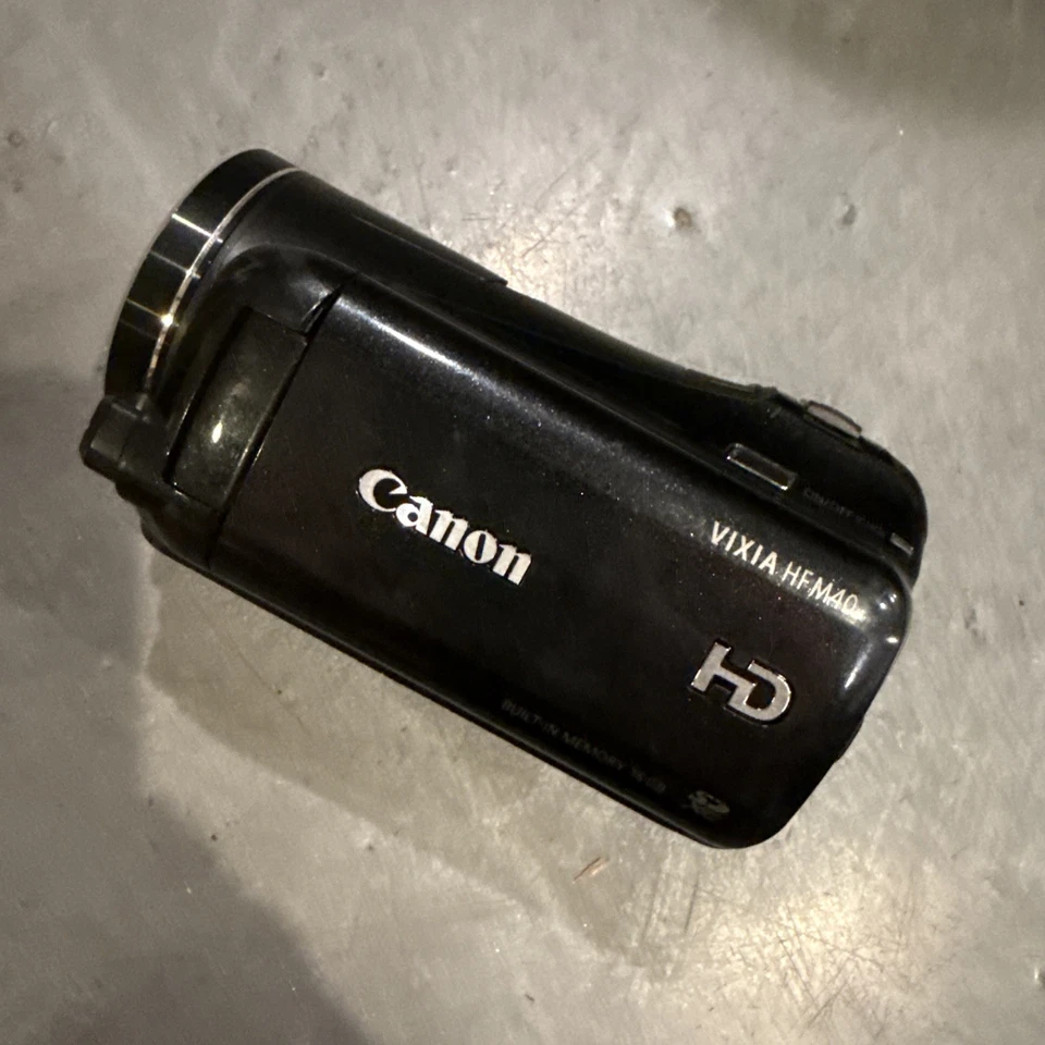 Canon Vixia Digital HD Video Camera Recorder HFM40 - Image 2 of 4
