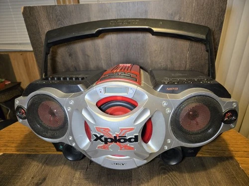 SONY XPLOD CFD-G700CP CD/RADIO/CASSETTE BOOMBOX -