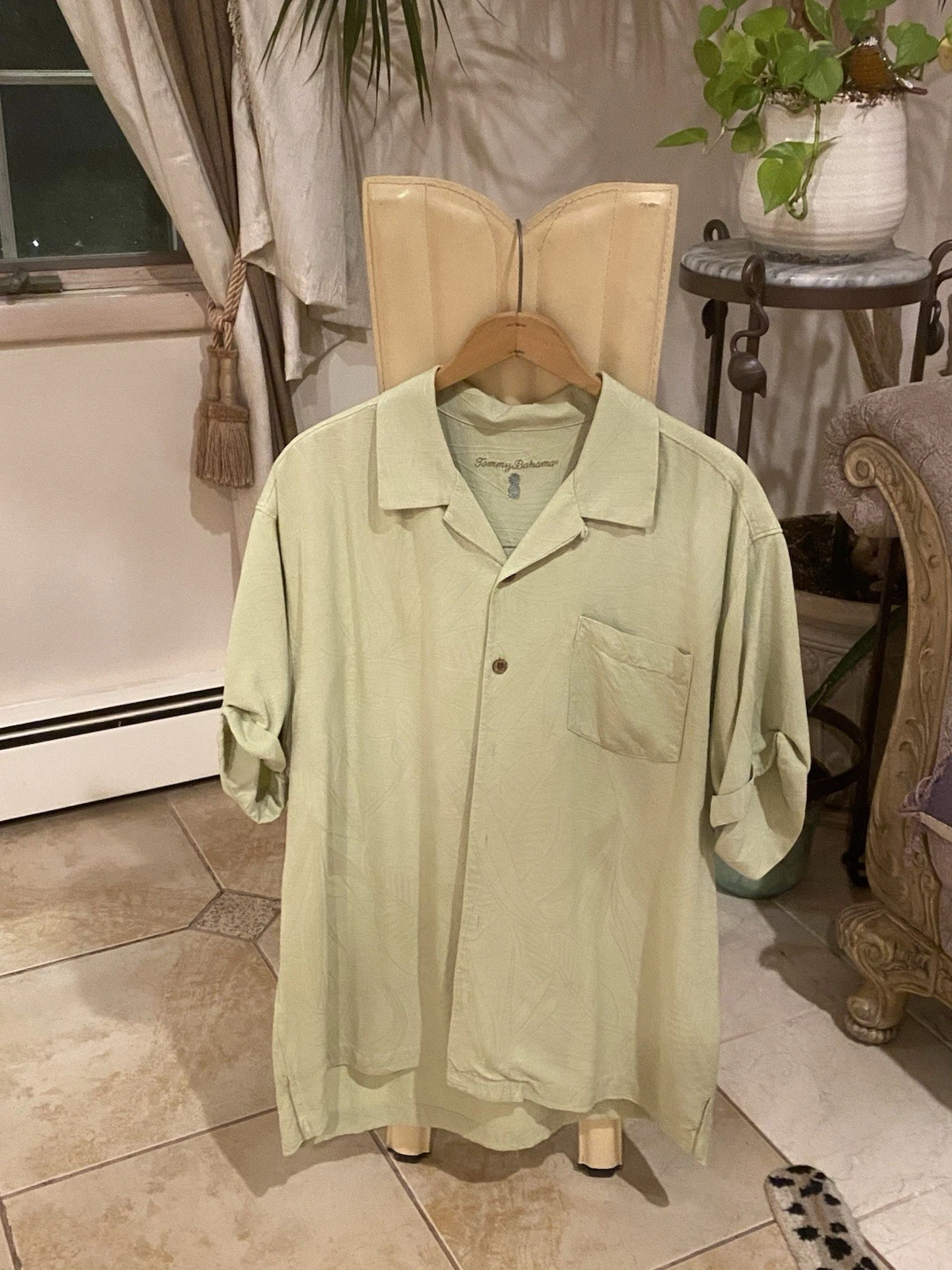 Tommy Bahama Shirt Mens L Light Green 100% Silk Hawaiian Vacation Island Top