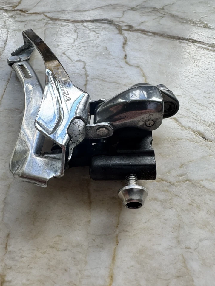 Câmbio dianteiro de bicicleta Shimano Ultegra FD6700 - Imagem 2 de 4