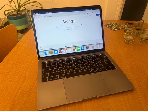 Apple MacBook Pro A1706 2016 13" Touch Bar Core i5 2.9GHz 256GB 8GB - Norwegian