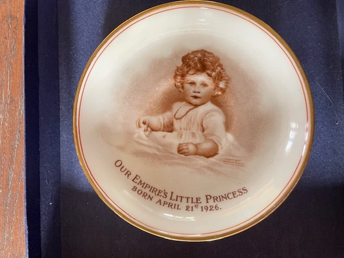 Antique 1926 HRH Princess Queen Elizabeth Paragon commenorative cup + 2 plates - Picture 6 of 8