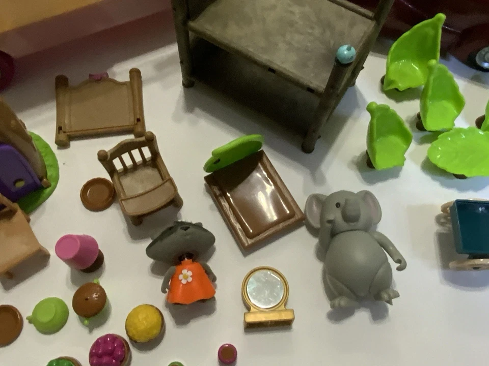 Calico Critters Lil Woodzeez Figures Happy Camper Playset Furniture Car Set - Image 2 of 4