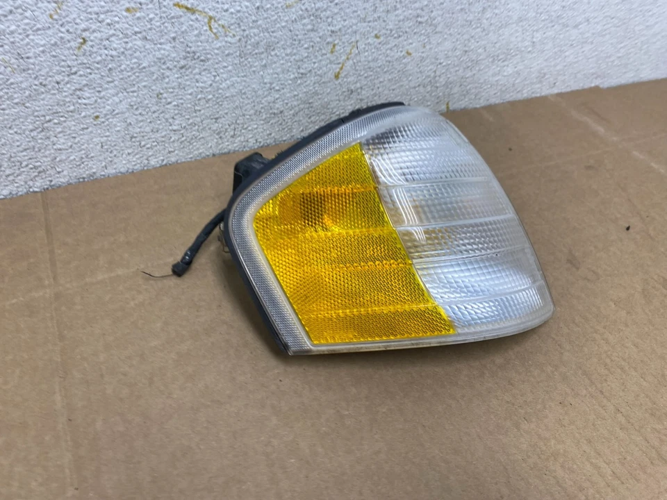 Mercedes-Benz Clase C W202 C230 C280 1994-2000 paso derecho intermitente O6648 DW Foto 3 de 4