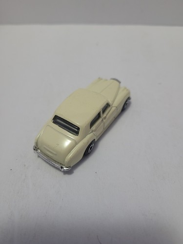 Vintage 1985 Matchbox Beige Rolls Royce Silver Cloud - Picture 2 of 6