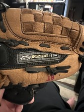 Louisville Slugger Genesis 1884 Youth 10.5  RHT EZ-LOC Baseball Glove