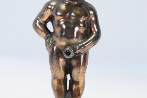 Bruxelles Manneken Pis Brass Little Boy Urinating Paperweight Figurine Vintage - Picture 3 of 7