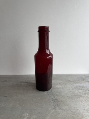 Tapio Wirkkala, Mitte 20. Jahrhundert rubinrote Glasflasche für Iittala, signiert