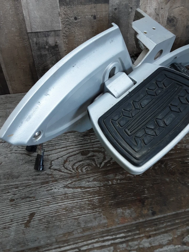 10 10-12 CAN AM CAN-AM Spyder RT 2010 lado derecho estribo estribo Foto 2 de 4