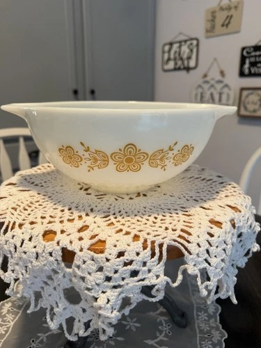 Vintage Pyrex Butterfly Gold & White 443 2.5 Qt Cinderella Nesting Mixing Bowl