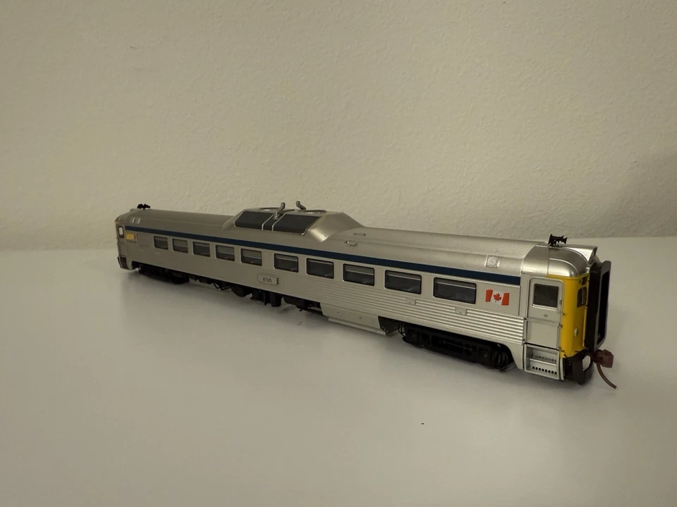 Rapido Via Rail Canada #6135 Budd RDC-1 DCC Ready Late Scheme HO Scale 16153 - Image 4 of 4