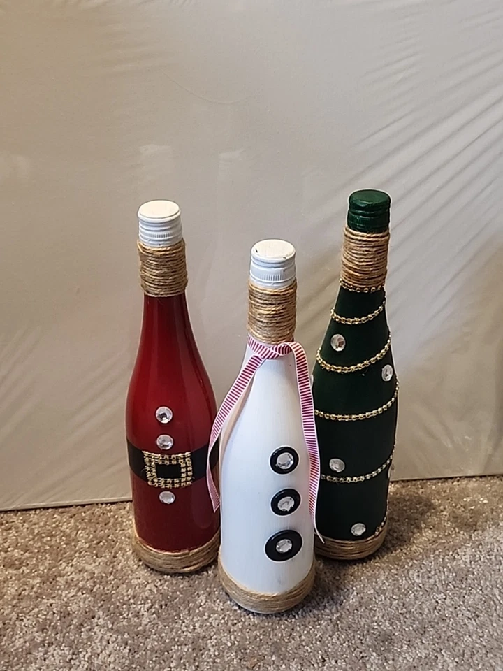3 botellas de vino artesanales con tema navideño hechas a mano Foto 3 de 4