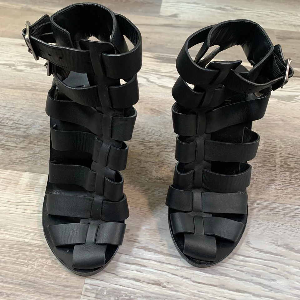 Salto Gladiador Vince Couro Preto Tiras 5 Feito na Itália Salto de Madeira - Imagem 3 de 4