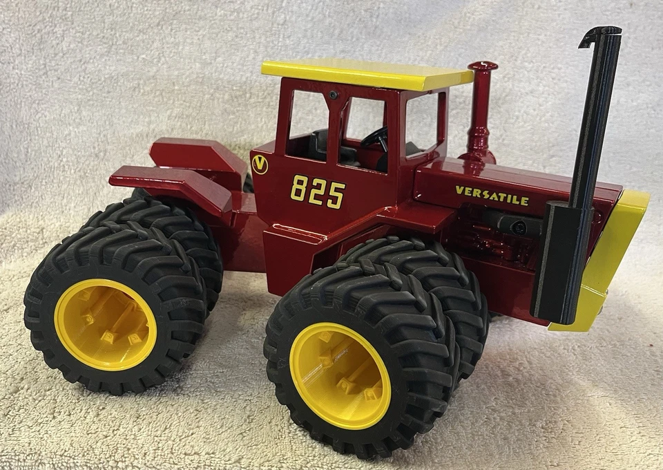 versatile toy tractor 1/16 Custom Red Chrome 825 - Image 4 of 4