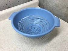 Vintage ARROW USA MADE  Large Country Blue Plastic Colander Strainer