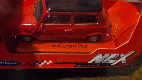Mini Cooper 1300 Red 1:24 WELLY 22496R - Foto 5 di 5