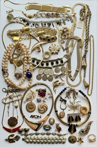 Huge Gold Tone Estate Jewelry Lot Trifari Monet Lisner & More Signed & Unsigned