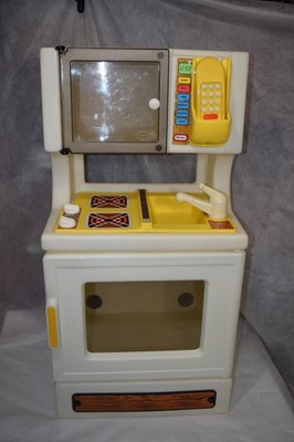 Vintage Little Tikes Tykes Kitchen Sink Microwave Oven Stove Phone Micro GUC