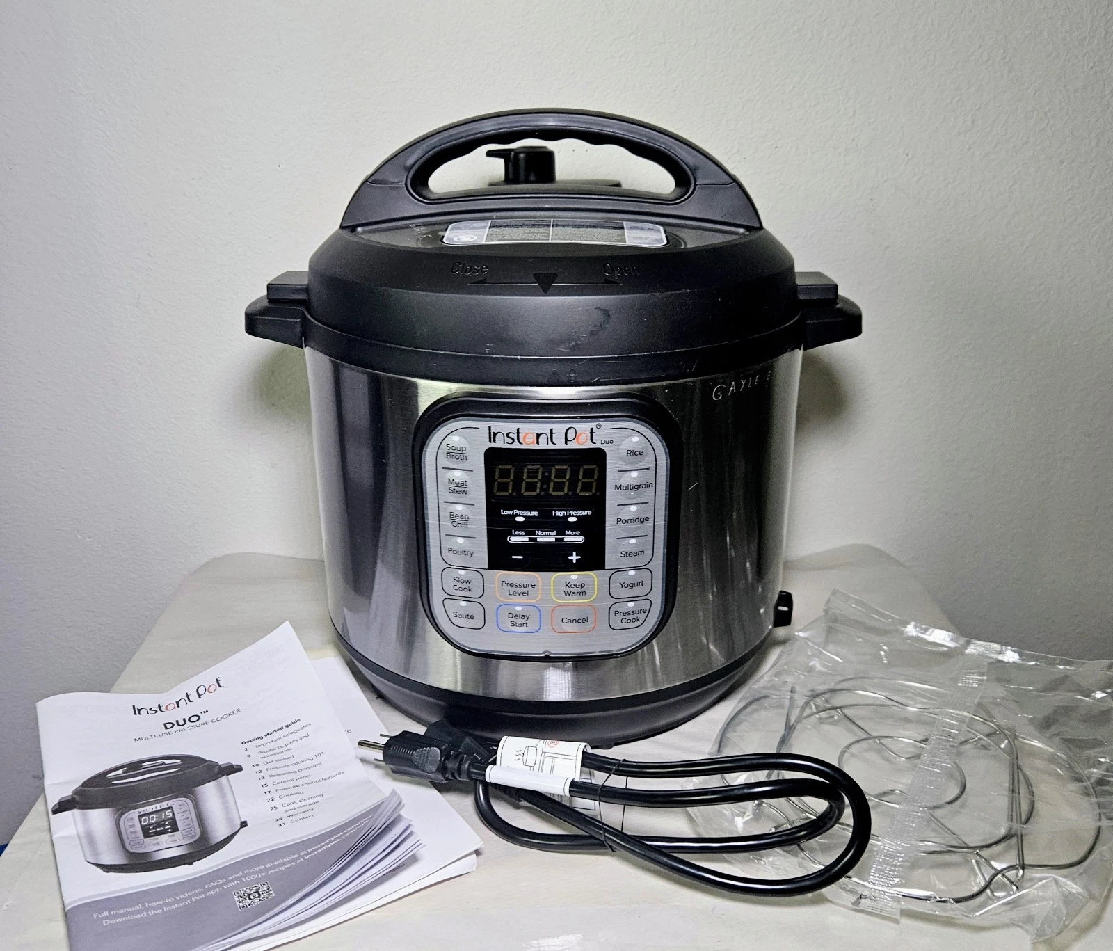 Instant Pot: 6qt Duo 60 v4 Silver Pressure Cooker 7 in 1 Tested Working *No Box*