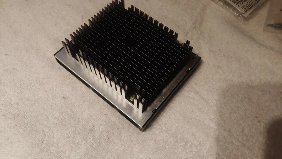 Pentium 3 Xeon Processor 600MHz / 256KB cache, Brand New Sealed Unopened Box - Image 3 of 4