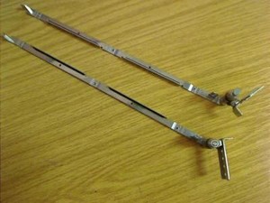 TFT LCD Display Scharniere R & L aus Medion MD95772 RIM2050