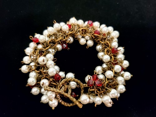 Beaded Glass Pearls & Red Crystal Bracelet w/Brass - Picture 2 of 8