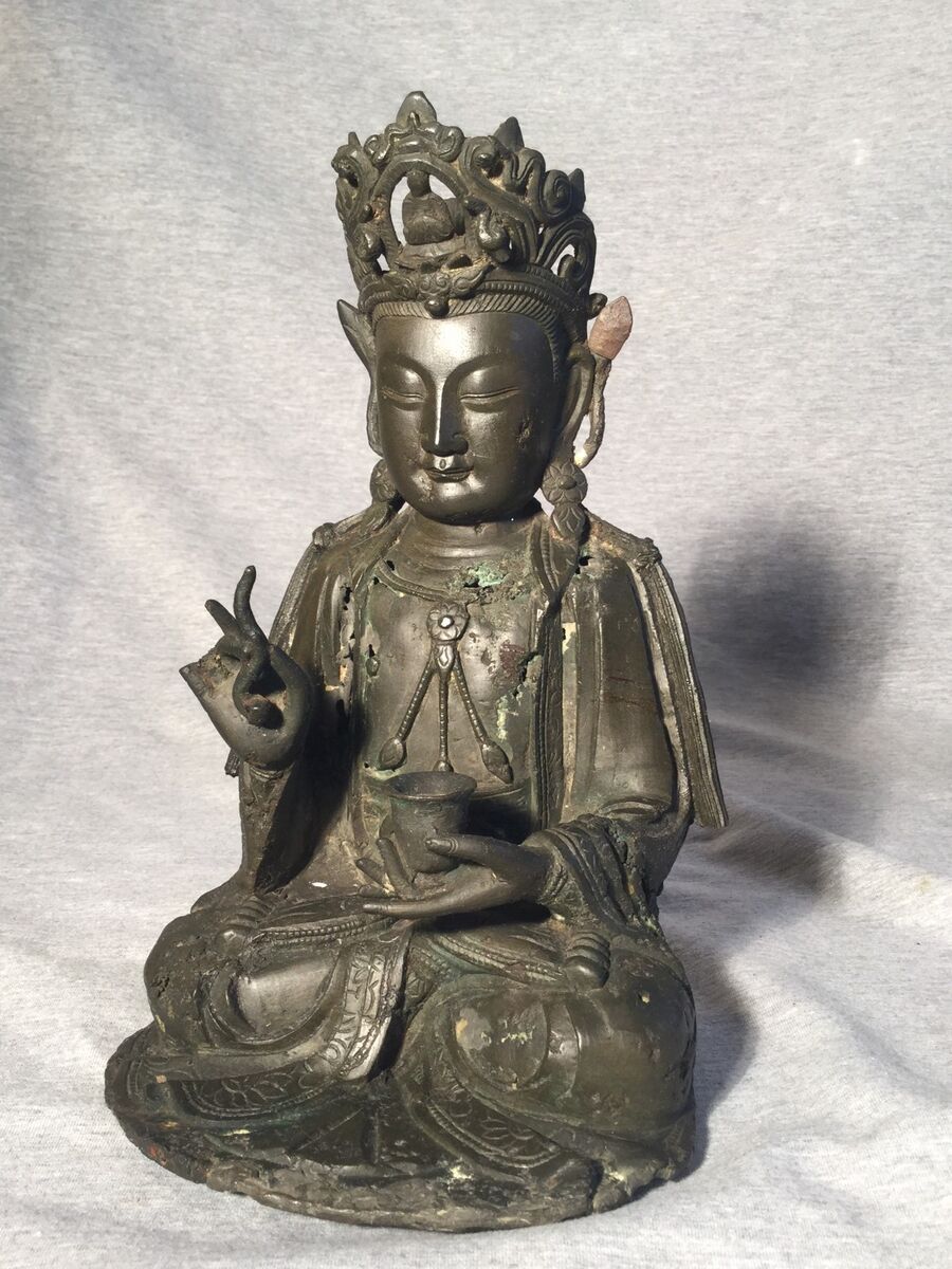 Chinese Bronze Statue Of Buddha from Ming dynasty 明代铜药师 Chinese Bronze Statue Of Buddha from Ming dynasty 明代铜药师