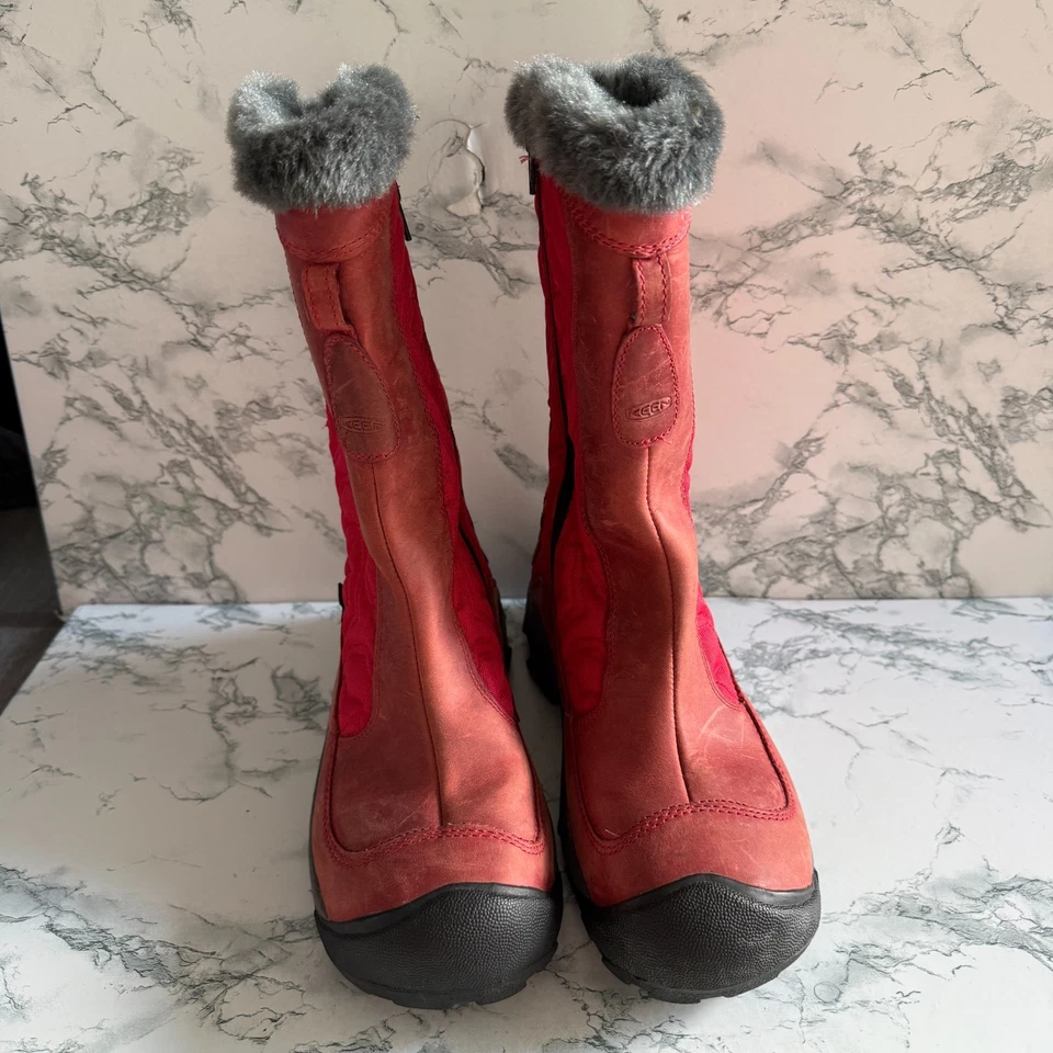Bota KEEN 8 Betty II para mujer impermeable para nieve cuero rojo ribete polar clima frío Foto 3 de 4