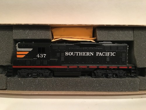 HO Athearn 2528 Southern Pacific GP9 Non-powered “Dummy” Locomotive SP #437