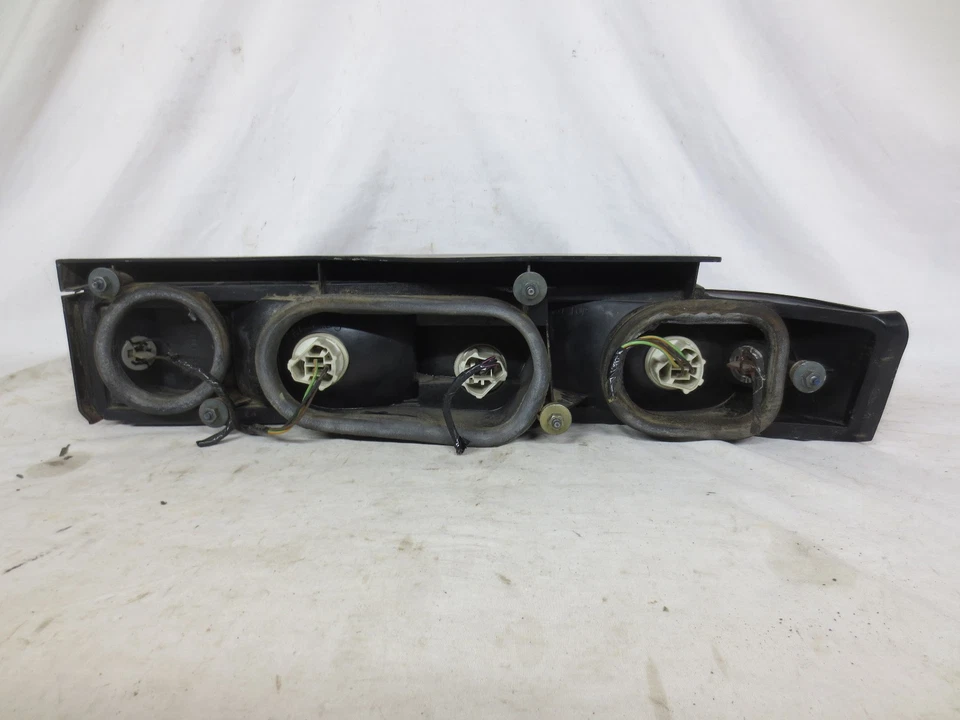 83 84 Ford Thunderbird tail light LH drivers side ~~~ 002 11 05 25 - Image 2 of 4