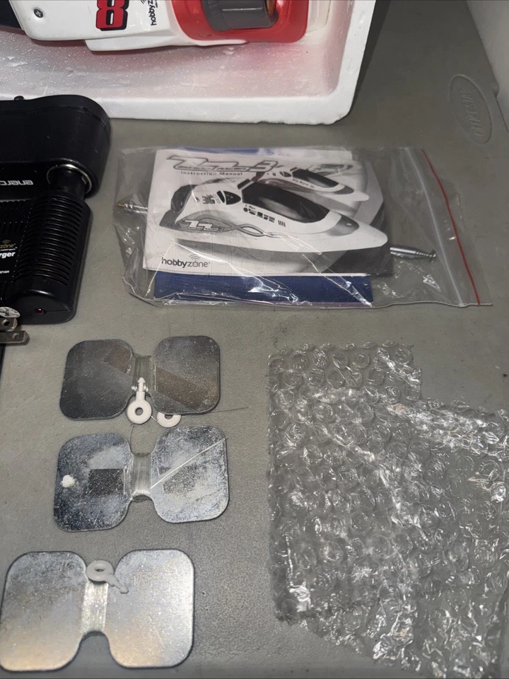 Hobby Zone Zig Zag Racer 3 RTR Red Rc Boat Original Box Untested With Extras! - Image 4 of 4