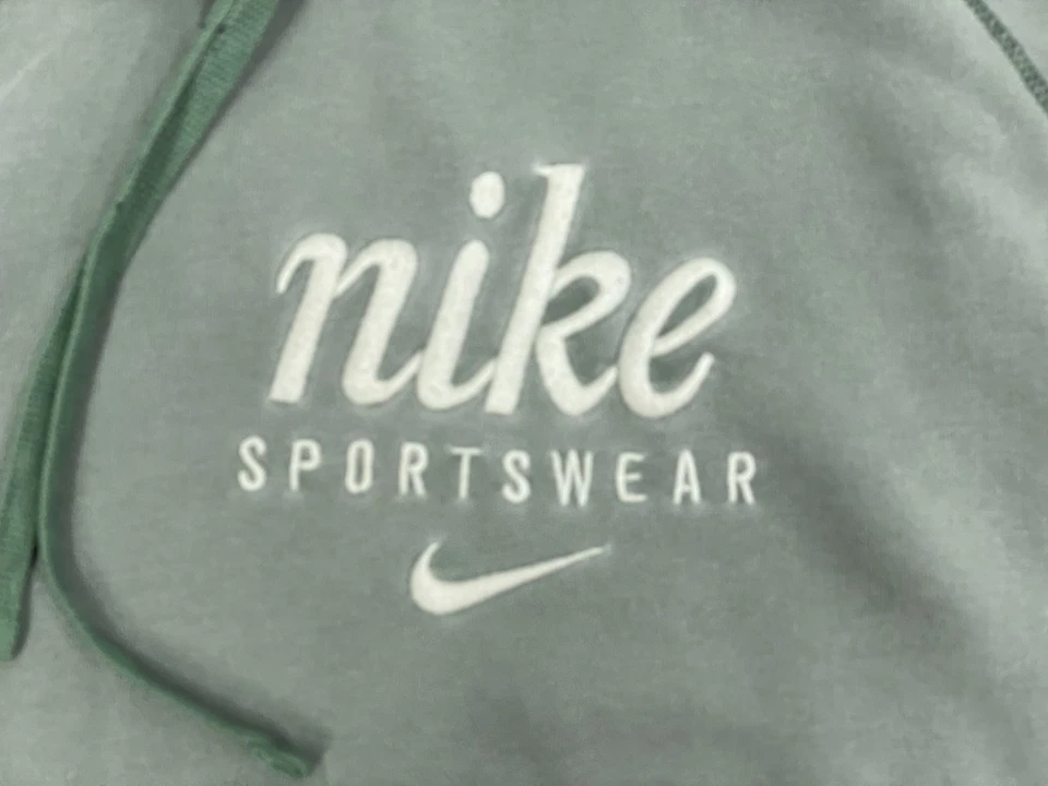 Sudadera con capucha verde holgada Nike para mujer talla M logotipo deletreado bordado Swoosh Foto 2 de 4