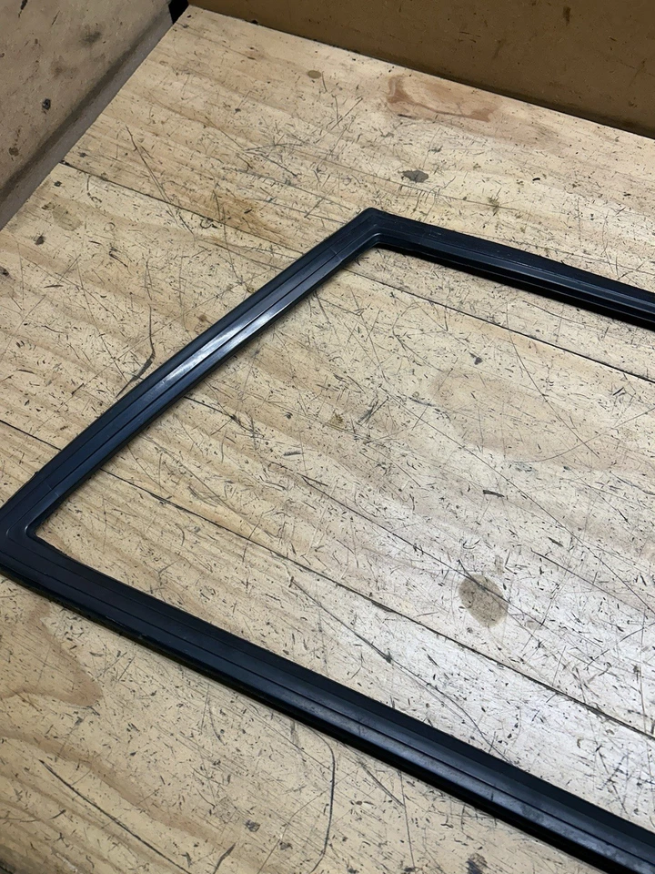 86-92 Jeep Comanche OEM Rear Window Rubber Gasket Seal Trim Solid or Slider  - Image 4 of 4
