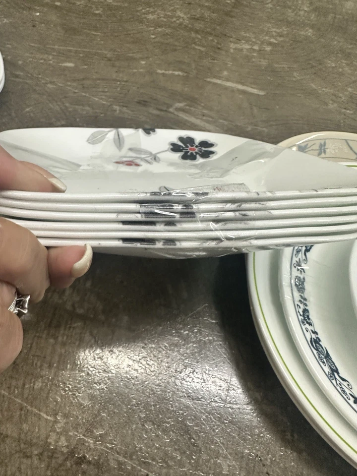 **Set of 13**Corelle Kyoto Leaves 4 dinner plates 3 bowls and 6 dessert plates  - Image 3 of 4