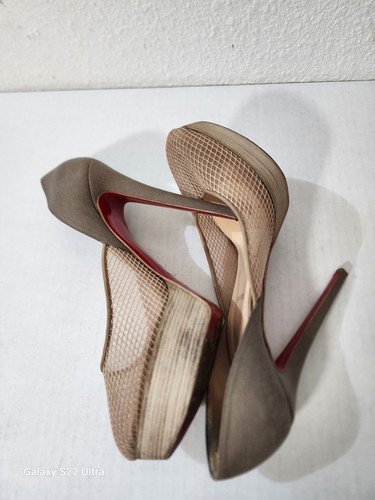 Christian Louboutin Aragna decolte tacco plateau rete legno beige marrone taglia 40 - Foto 11 di 13