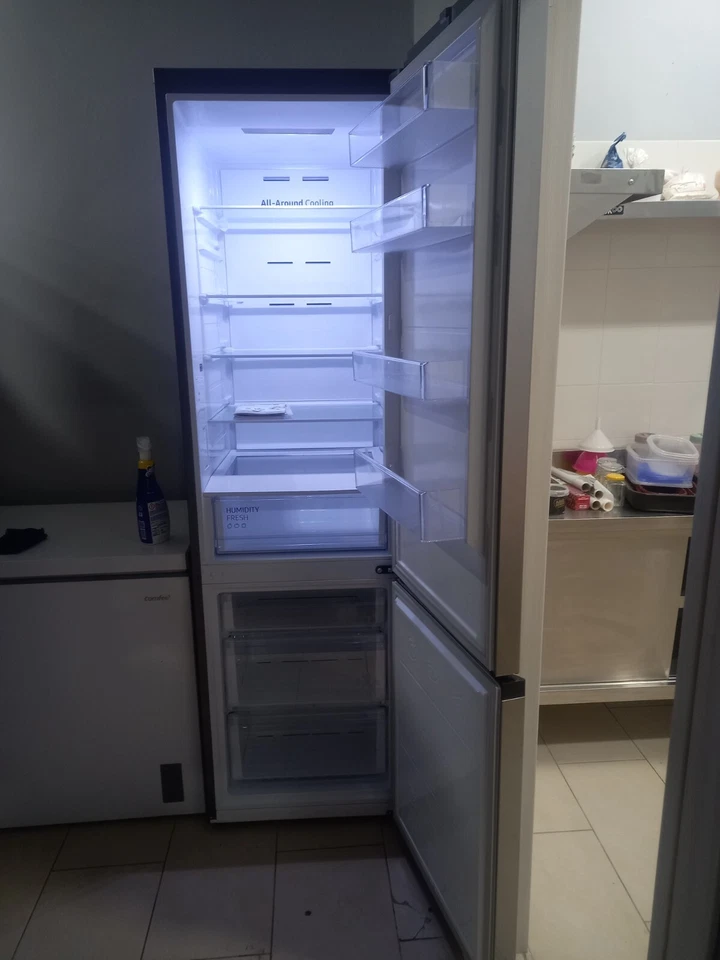 frigorifero samsung in garaziacon con wifi  argento nuovo  - Immagine 3 di 4