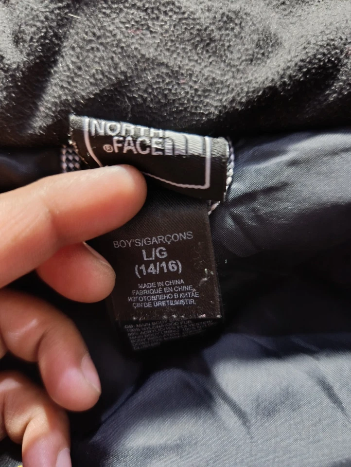 Chaqueta de invierno roja con capucha North Face Teens 14-16 550 Fill Foto 4 de 4