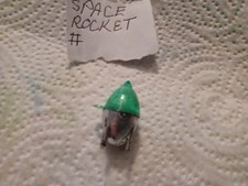 VINTAGE RARE BRELOQUE FUSÉE SPATIALE GUMBALL/DISTRIBUTEUR AUTOMATIQUE.