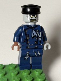 LEGO Monster Fighters Zombie Driver Minifigure The Vampyre Hearse 9464 mof012