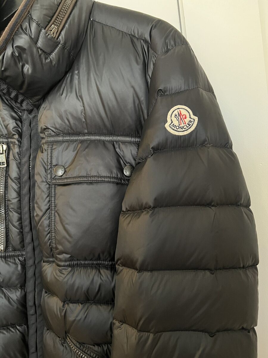 100% Authentic Zip-up Moncler Bubble Puffer Down Jacket 100% Authentic Zip-up Moncler Bubble Puffer Down Jacket
