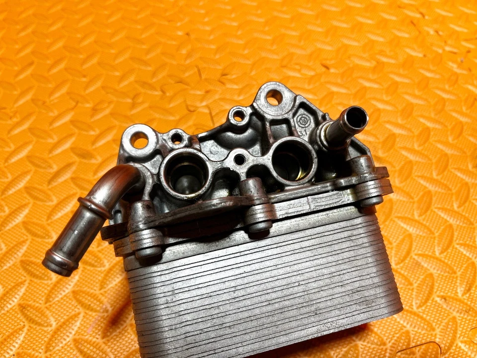 15-18 MERCEDES-BENZ C300 W205 MOTOR TRANSMISIÓN ENFRIADOR DE ACEITE OEM Foto 2 de 4