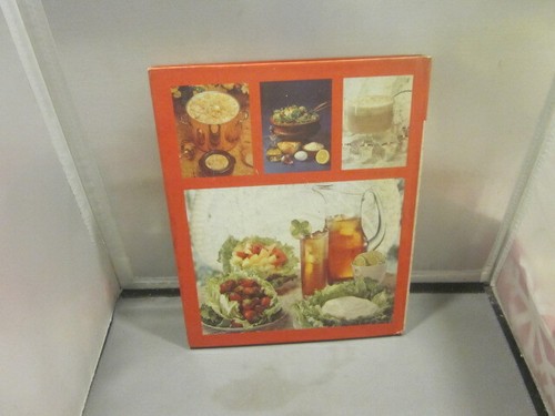Family Circle Illustrated Library of Cooking Volume 1 A to Bev Vintage 1972 - Imagen 2 de 2
