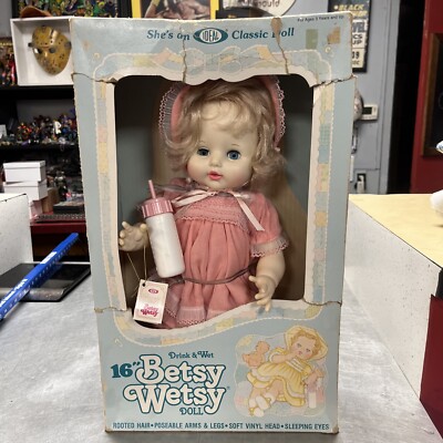 Vintage Ideal Corp 1983 Betsy Wetsy Blonde Doll 16” inch Box