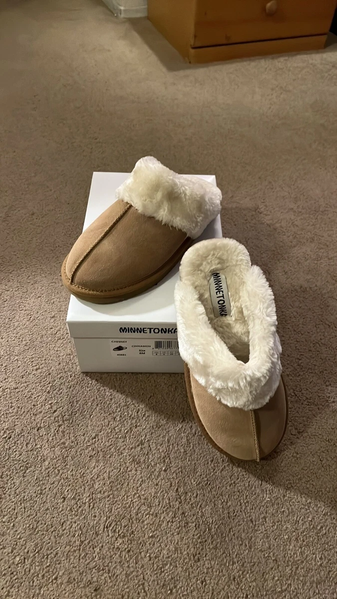 NEW w BOX Minnetonka Women s Chesney Suede Slides Slippers
