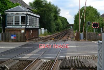 FOTO PETERSFIELD BAHNÜBERGANG UND STELLWERK