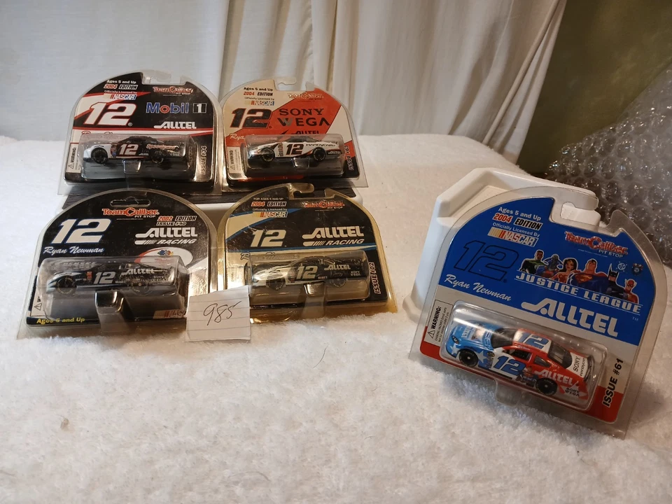 LOTE DE 5 NASCARS ALLTEL RYAN NEWMAN 1/64 .NUEVOS CON FOTO DE LA LIGA DE LA JUSTICIA  Foto 2 de 4