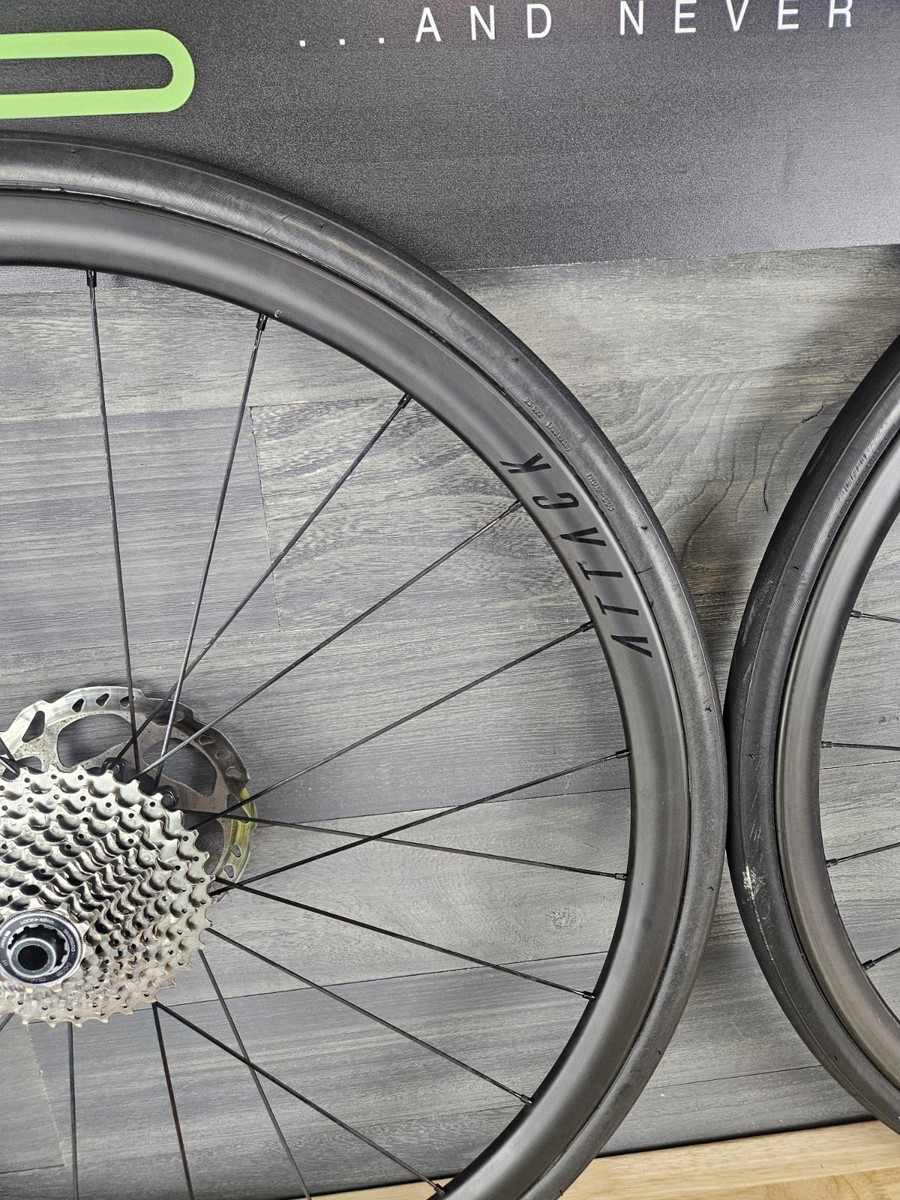 Reynolds Attack Carbon Fiber Disc Wheelset 700c 11-34T 11-Speed