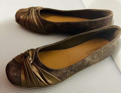 Baretraps CHAINEY Size 8.5 Women's Casuals Taupe Metallic Flats Comfort - Picture 4 of 9