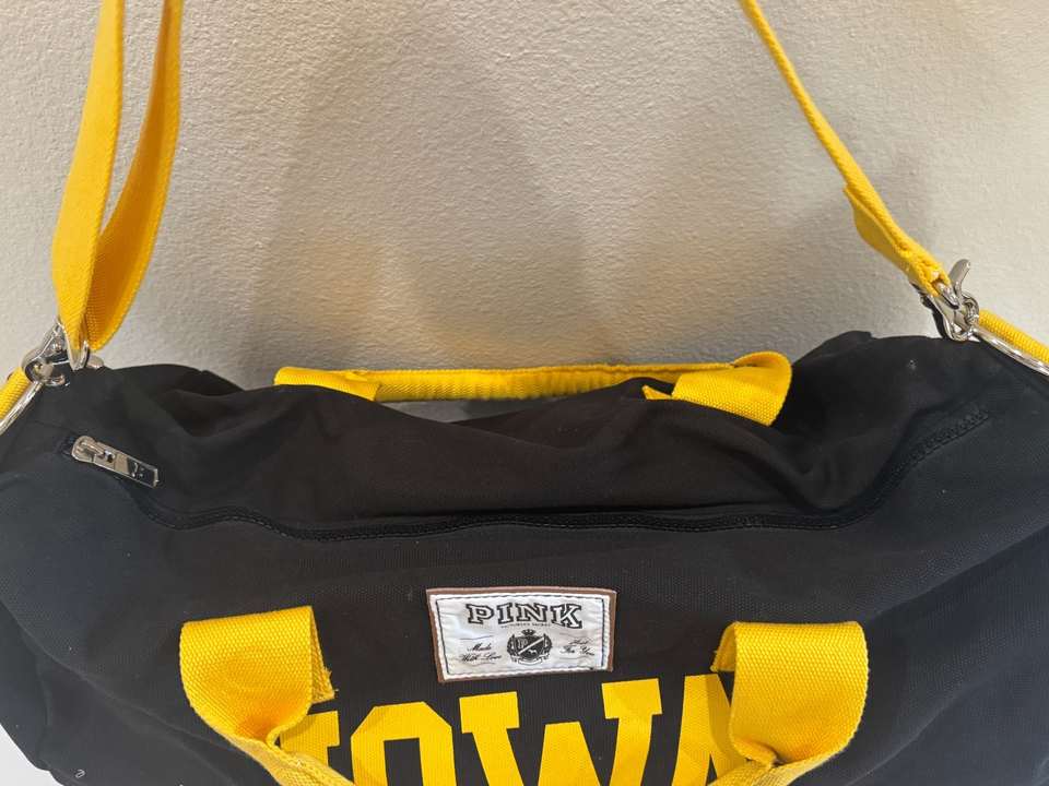 T-shirt Graphique Victoria's Secret Campus Rose IOWA Hawkeyes, Neuf Avec étiquette